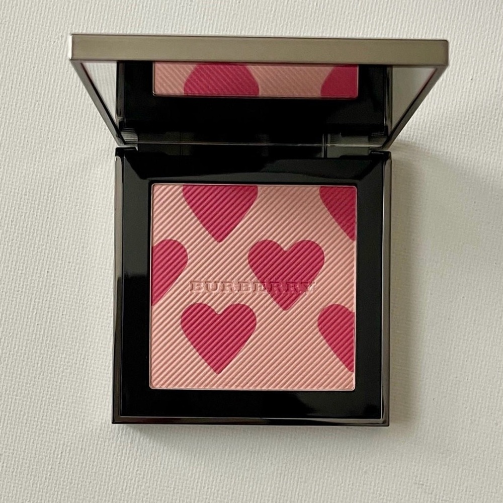 Burberry First Love Blush Highlighter (Valentine’s Day Limited Edition)